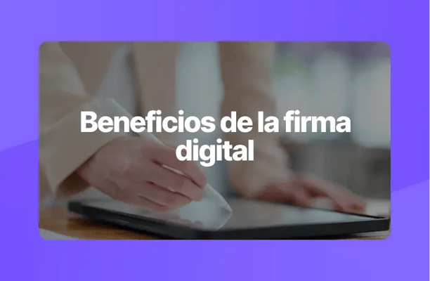 Persona utilizando un lápiz digital para firmar en una tablet, con texto sobrepuesto que dice: ‘Beneficios de la firma digital