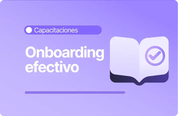 Ilustración sobre capacitaciones y onboarding efectivo, con un libro abierto y un ícono de verificación en tonos morados.